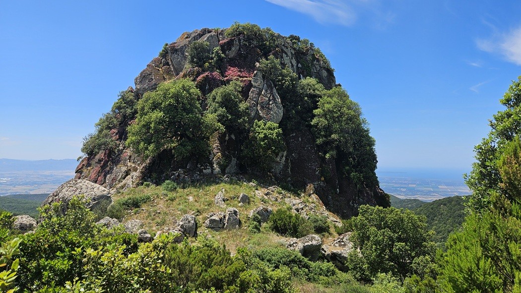 Morgongiori, il monumento naturale Is Trebinas