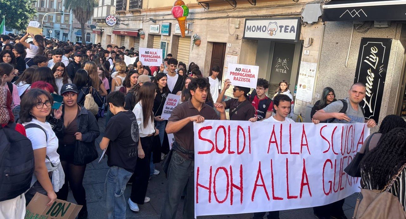 Gli studenti hanno manifestato per le strade di Cagliari