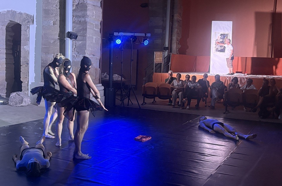 Moirai” della compagnia EgriBiancoDanza 
