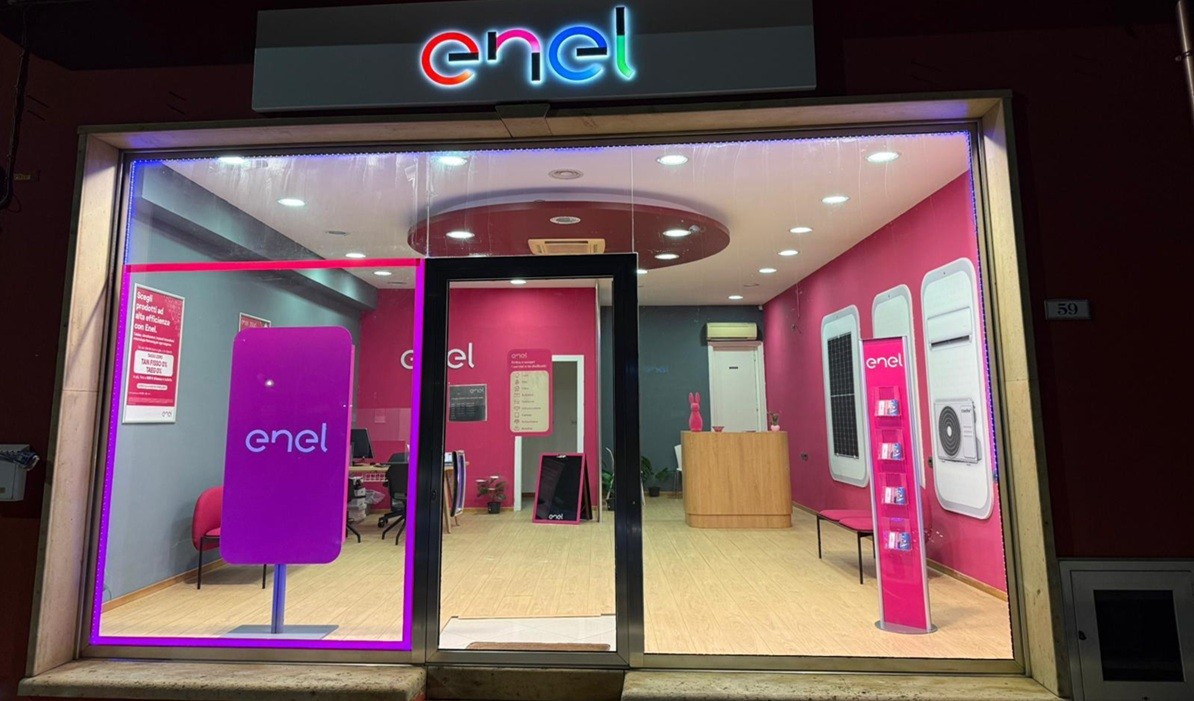 Sanluri, nello spazio Enel brand di prodotti cosmetici