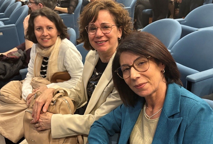 Da sinistra verso destra, le professoresse Caterina Targhetta, Angela Sollai e Graziella Perria del Liceo Piga di Villacidro presenti alla premiazione finale