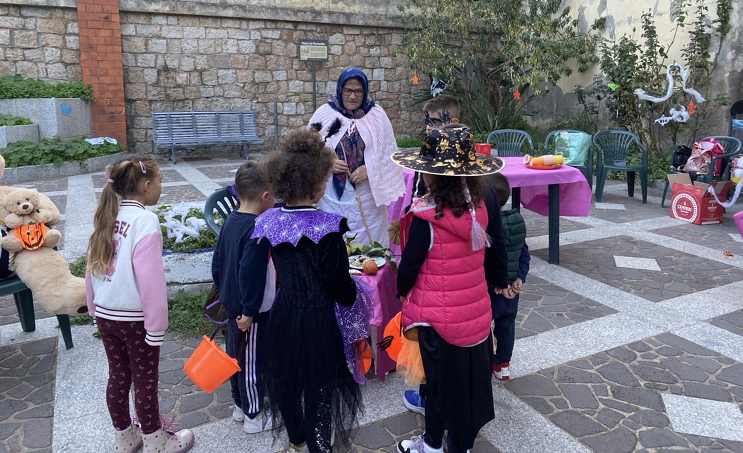 Guspini: Tzia Maria Puntaeoru e la tavola imbandita per le anime