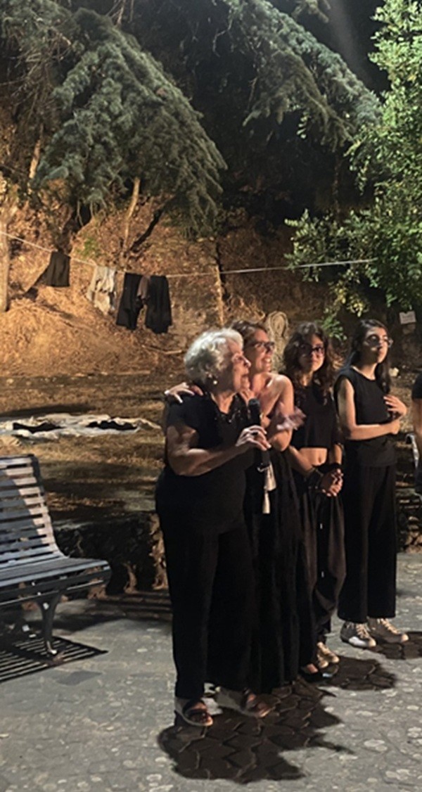 da sin. Iride Peis intervistata da Roberta Pani