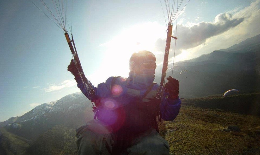 Gonnosfanadiga, sul cielo del Monte Linas volano i parapendisti