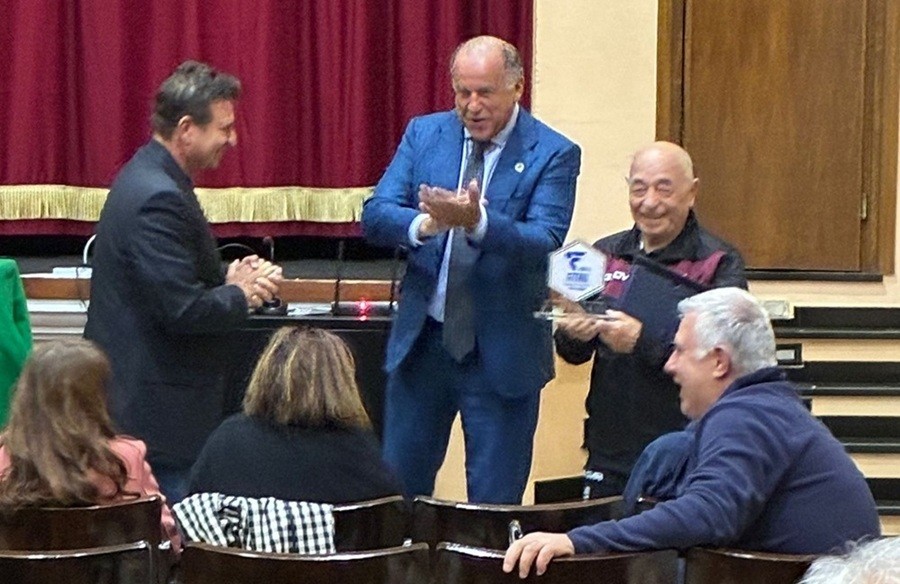 Pabillonis, il presidente nazionale Fitav premia Battista Zurru
