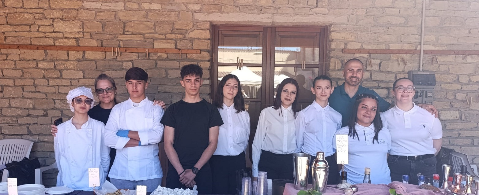 L’erbario da bere… e da mangiare: gli studenti del Tuveri al Festival delle Erbe